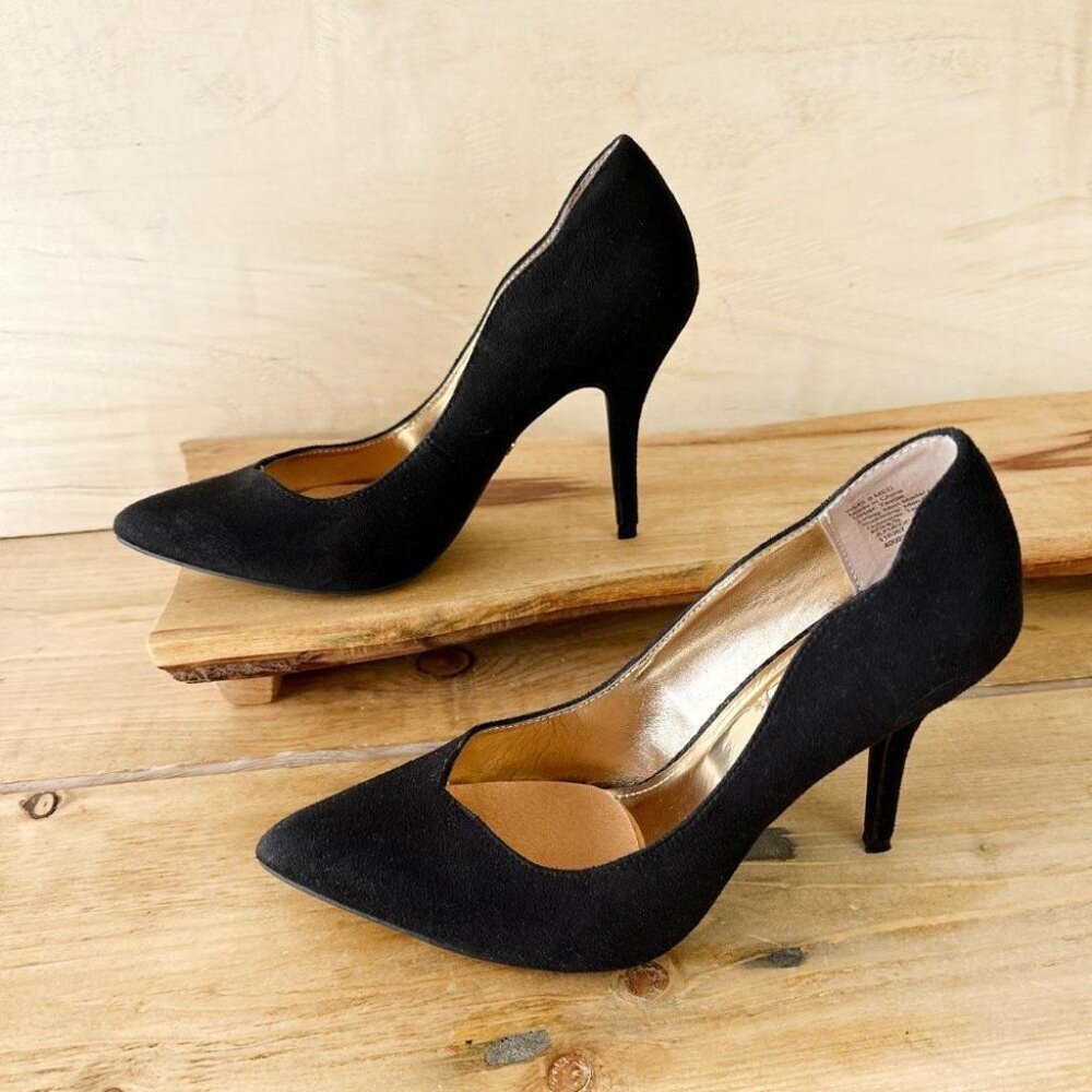 Jennifer Lopez Black D'Orsay Pumps